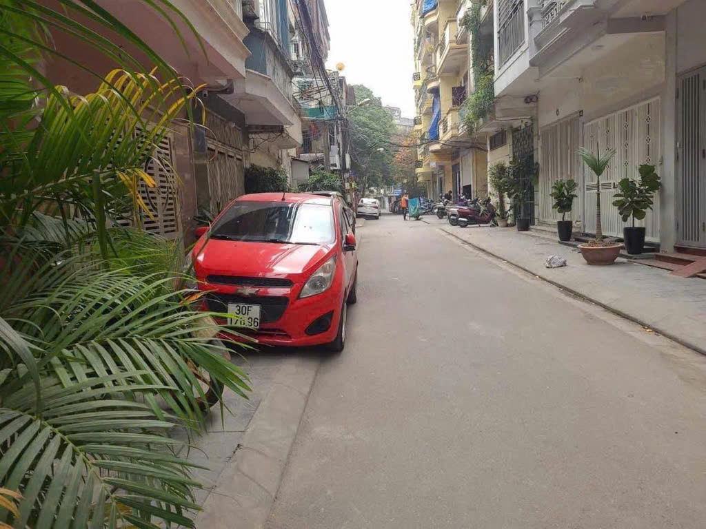 Chính chủ bán gấp nhà Võ Thị Sáu, Trần Khát Trân 45m 7 Tầng Thang máy, ÔTô. giá chỉ hơn 17 tỷ